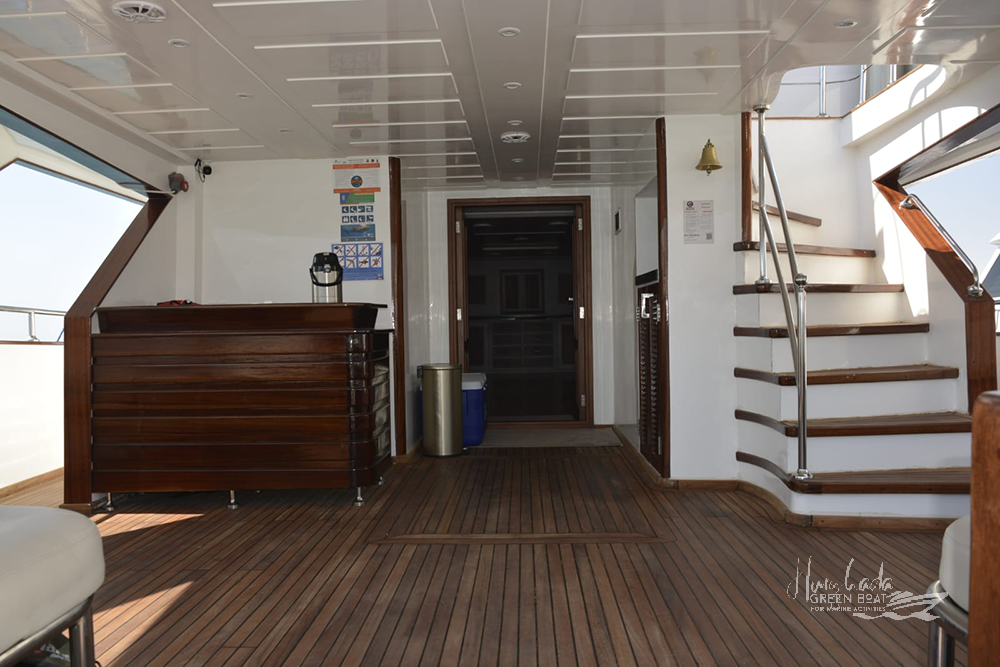 Private sunset cruise Hurghada – DJ playing music at golden hour