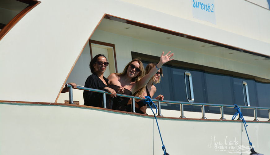 Couple enjoying a romantic Hurghada luxury boat cruise